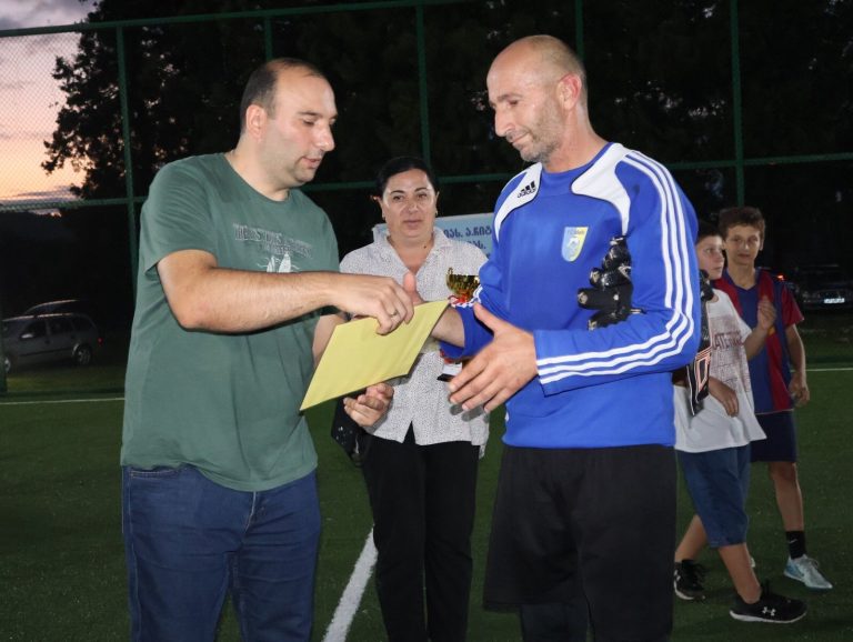 ჩხოროწყუში ვეტერანთა შორის მინი ფეხბურთის ტურნირი გაიმართა.